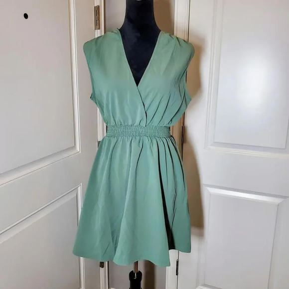 SHEIN Frenchy Surplice Neck Shirred Waist Dress Mint Green Size Small NWOT - Picture 5 of 15